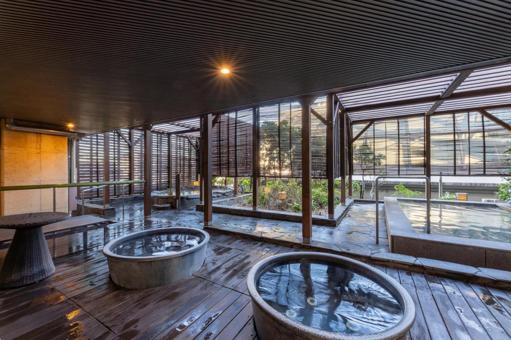 The Qube Hotel Тиба Экстерьер фото